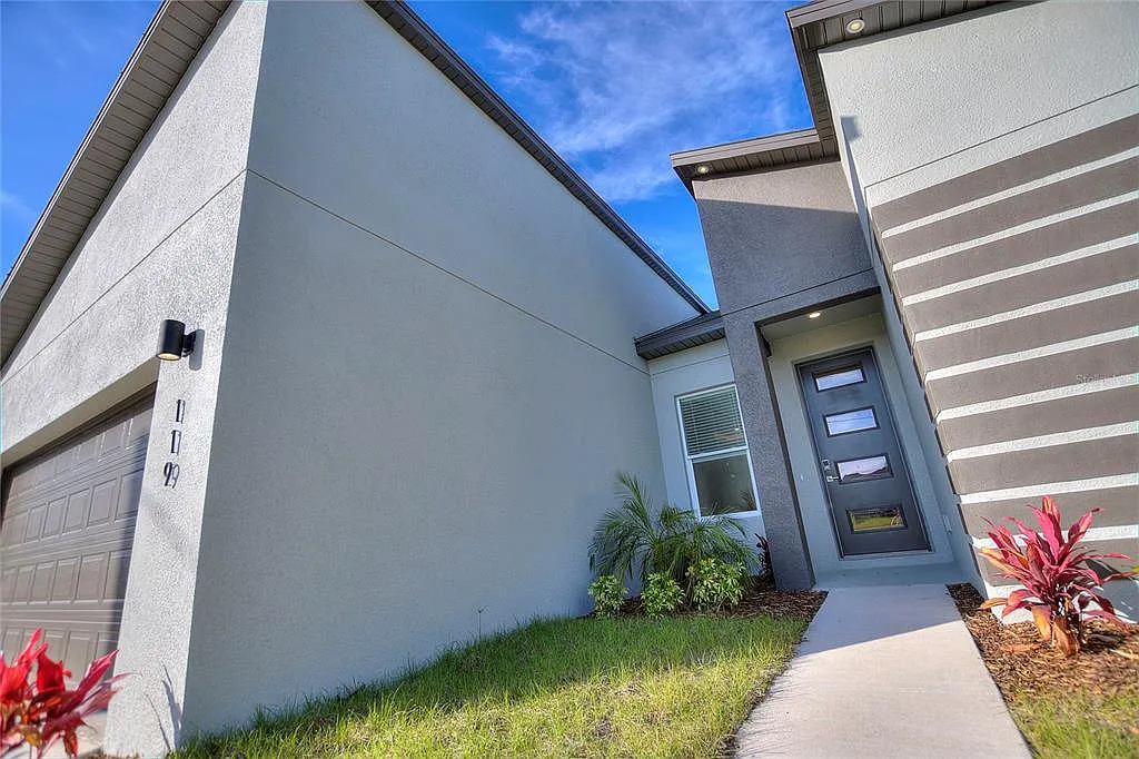 4 bed, 2.0 bath, 1670 sqft, $1,985 — Photo 3