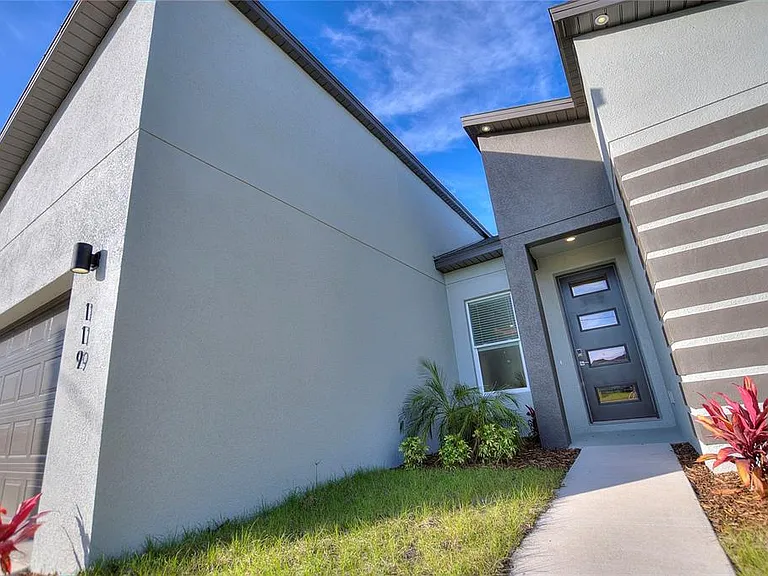 119 Tulip Ln — Photo 3