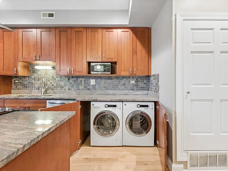 4220 S Champlain Ave #3S — Photo 12