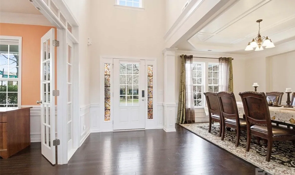 5 bed, 3816 sqft, $3,950 — Photo 3