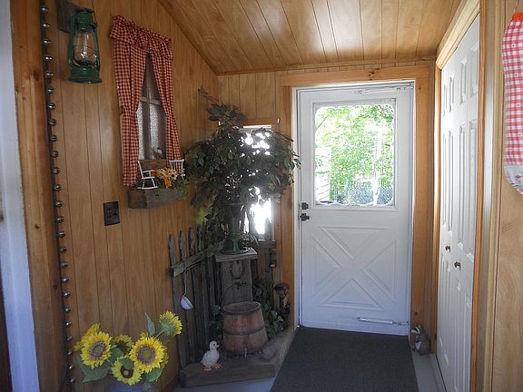 breezeway with pantry closet