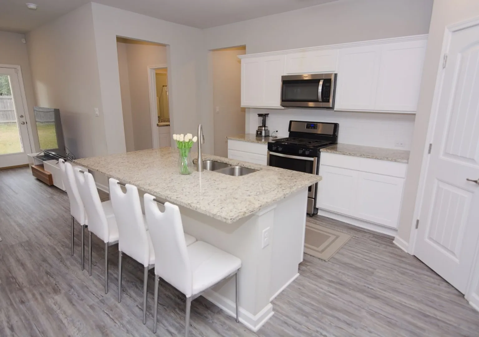 Location, Location, Location!! Stunning 5 Bedroom 3 Bath Home! — Photo 4