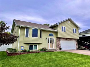 2453 Shelby Dr, Sidney, NE 69162