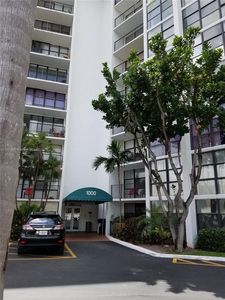 1000 Parkview Dr APT 927, Hallandale, FL, 33009