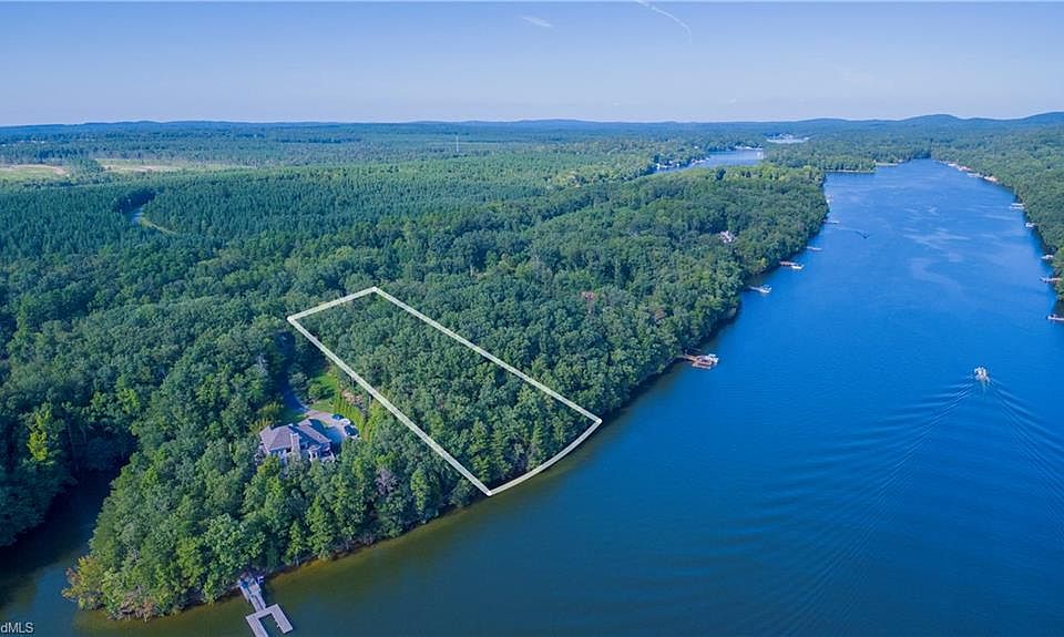 1st image of 175 Harbor Dr W