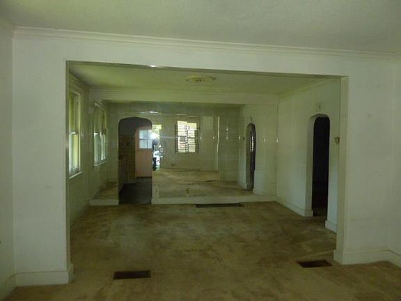 2nd image of 6822 College Ave