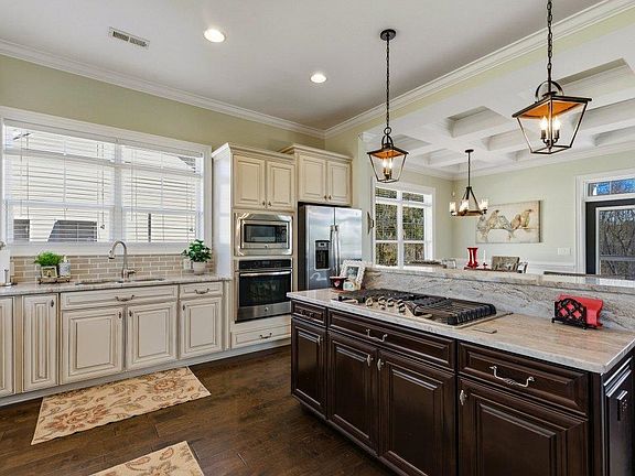 5th image of 228 Wahee Pl.