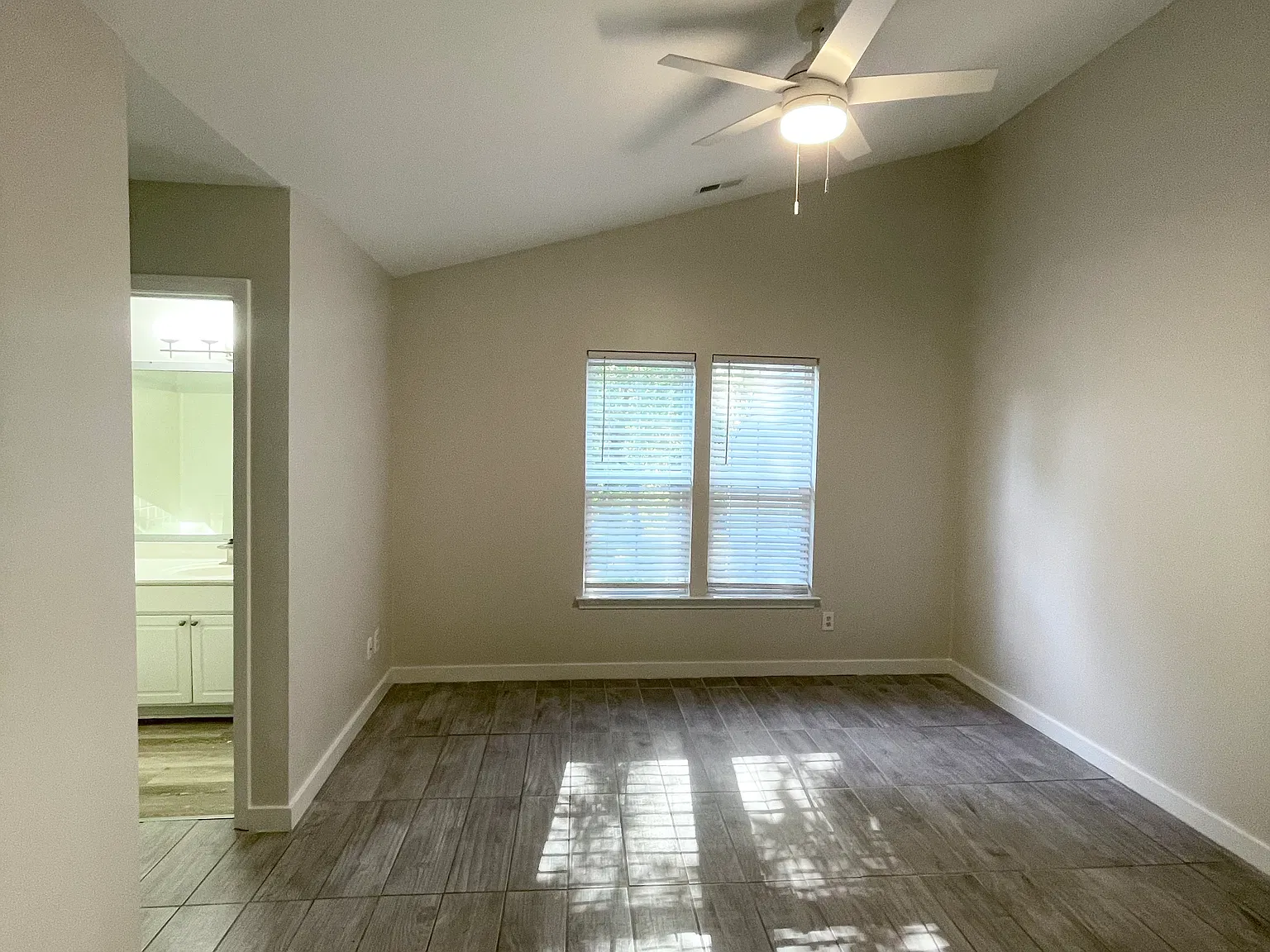 8913 Cinnabay Dr — Photo 2
