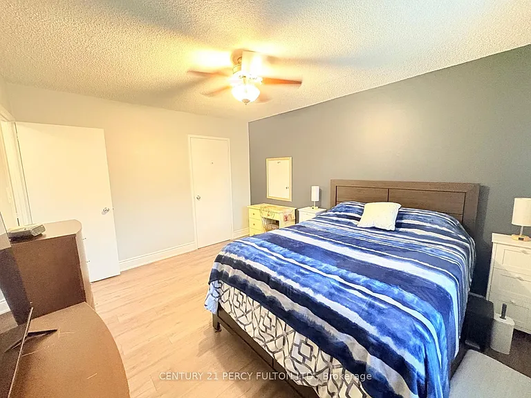 936 Glen St #106 — Photo 11