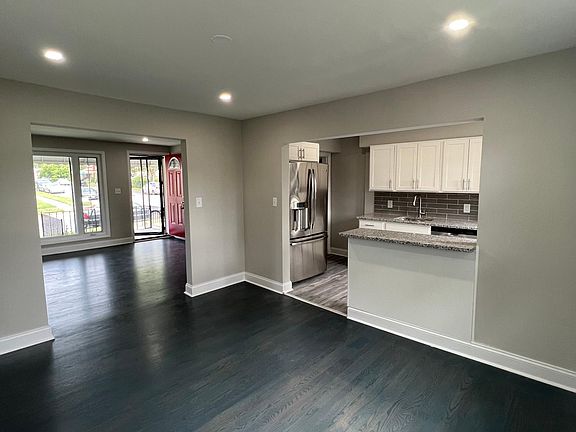 3rd image of 1685 Langford Rd
