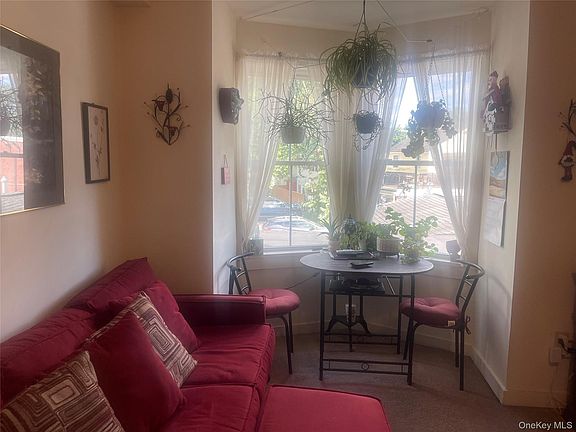 3rd image of 1106 Main St APT 2
