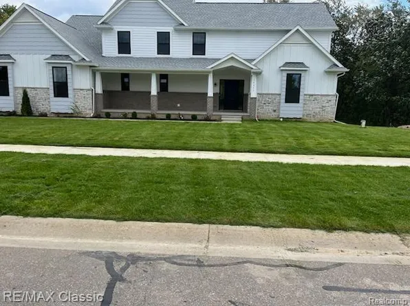 1 Buttercup Trl, Milford, MI 48381