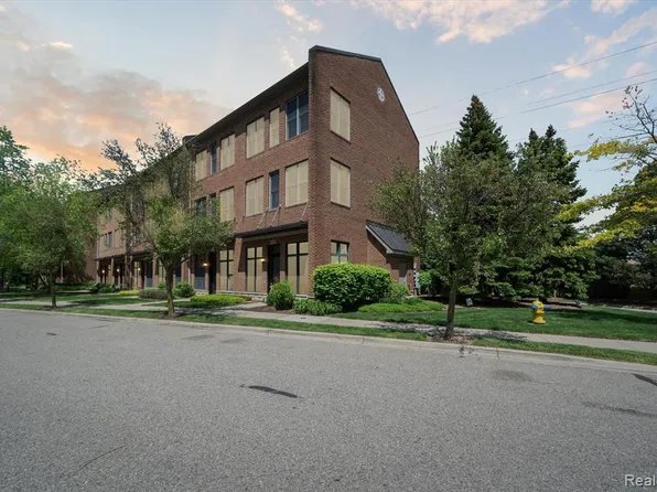 537 Lewis St, Birmingham, MI 48009