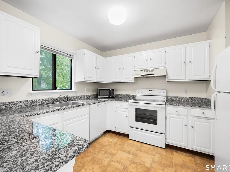 60 Lawn Ave #24 — Photo 11