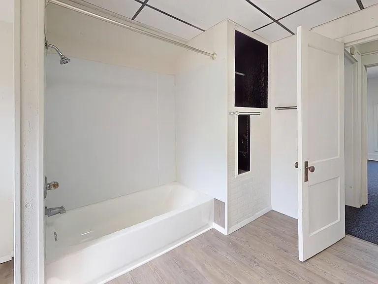 109 W Ely St — Photo 36