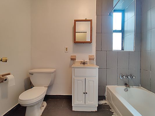 5th image of 2027 Pacific St APT 7G