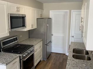 111 Lindenwood Ct, Vernon Hills, IL 60061