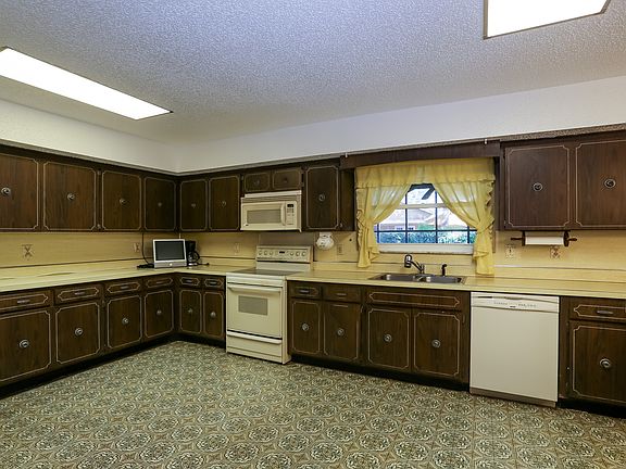 5th image of 8846 61st St