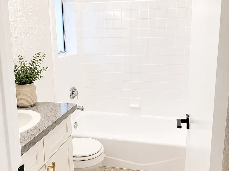 4540 Hazeltine Ave #14 — Photo 18