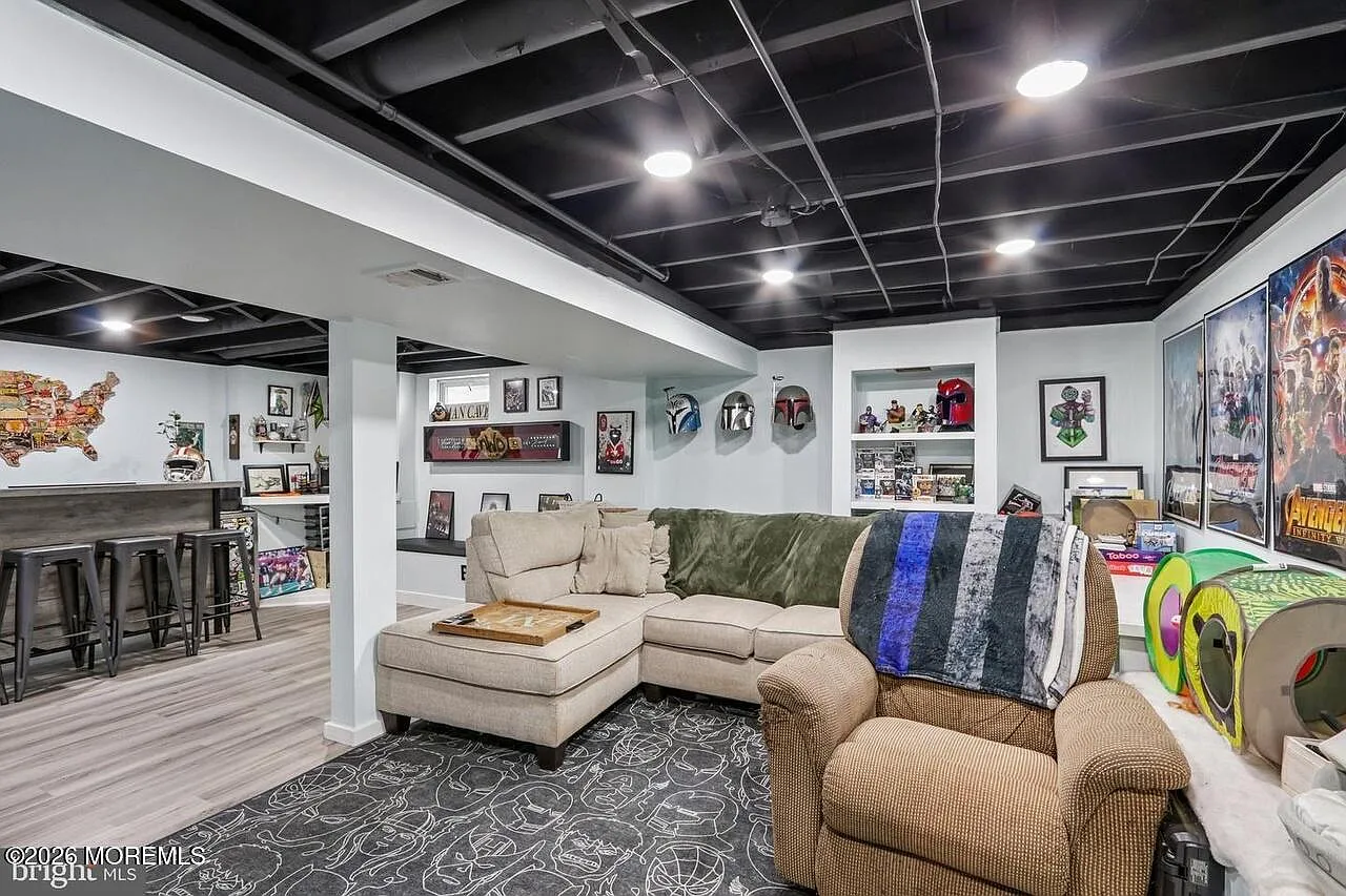 4 bed, $2,500 — Photo 4