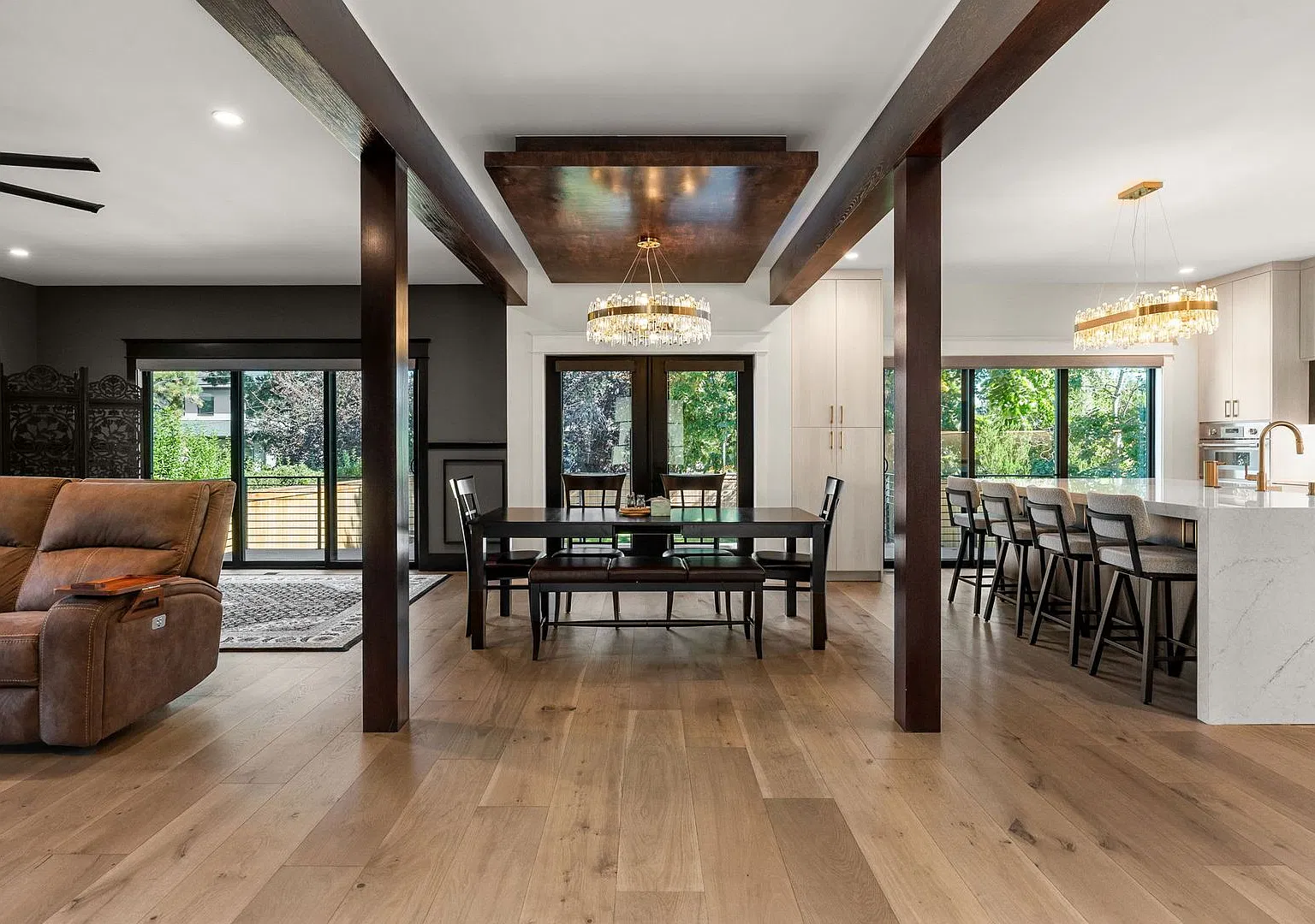 Luxury 6BD, 7BA Hilltop Home with Walk-Out Basement — Photo 4
