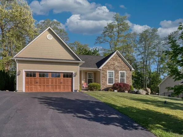 51 Aspen Springs Dr, Baldwinsville, NY 13027