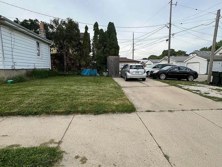 6926 W Burnham St — Photo 10
