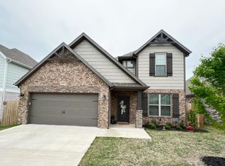2167 N Woodlark Ln, Fayetteville, AR 72701