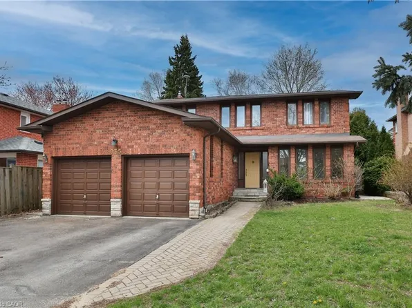 935 Red Pine Cres, Mississauga, ON L5H 4E7