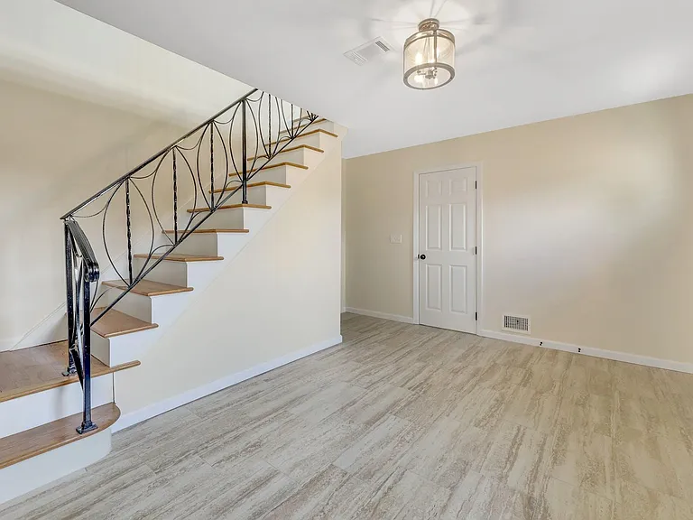 192 Maywood Ave — Photo 5