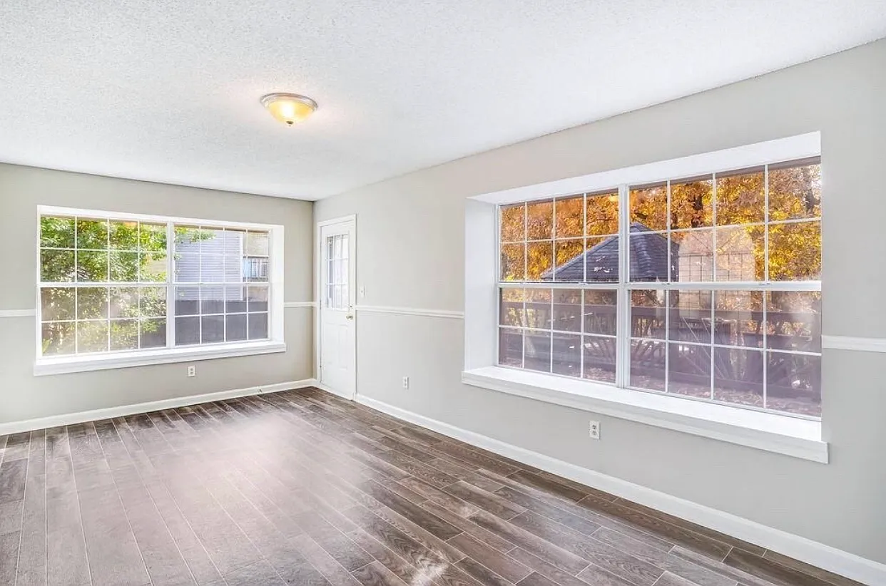 3 bed, 2.5 bath, 2000 sqft, $2,400 — Photo 3
