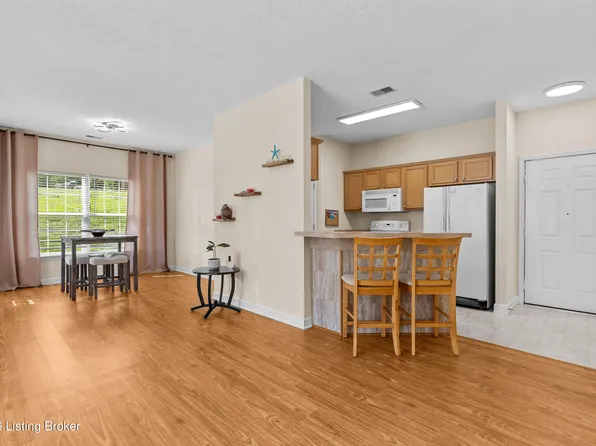 7315 Saint Andrews Woods Cir Unit 103, Louisville, KY 40214