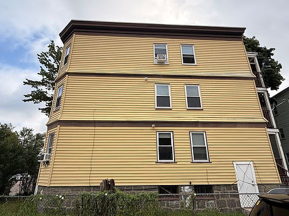 4th image of 68 Norfolk St #2