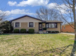 16 Longbow Ln, Springfield, IL 62704