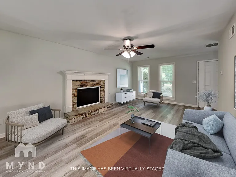 160 Thomas Crossing Dr — Photo 5