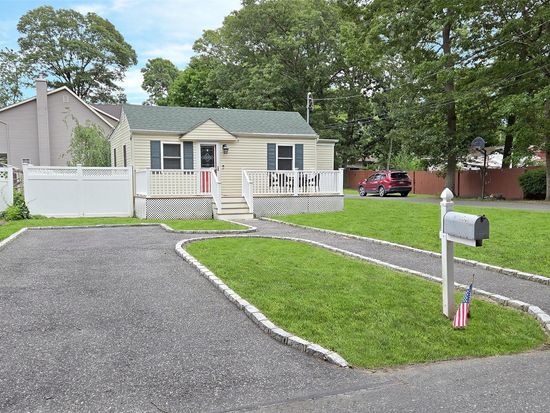 83 Webster Avenue, Ronkonkoma, NY 11779