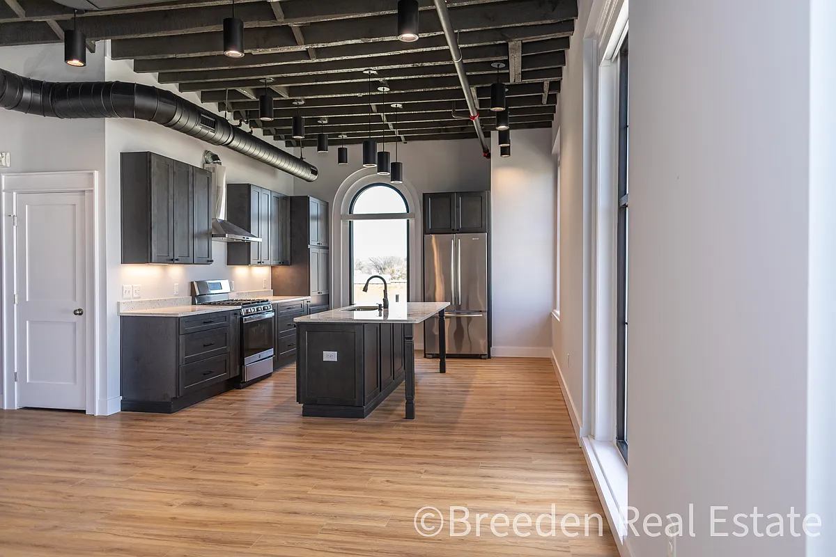 106-01: 100 West Union Street - 1 — Photo 1
