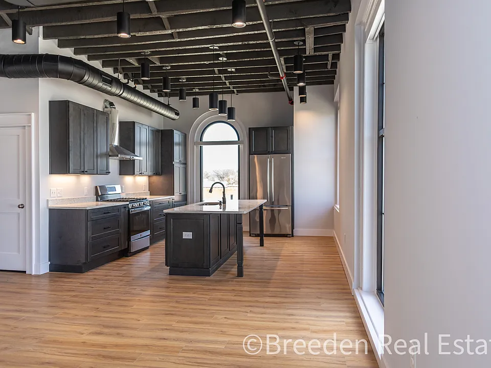 100 W Union St #1-300
