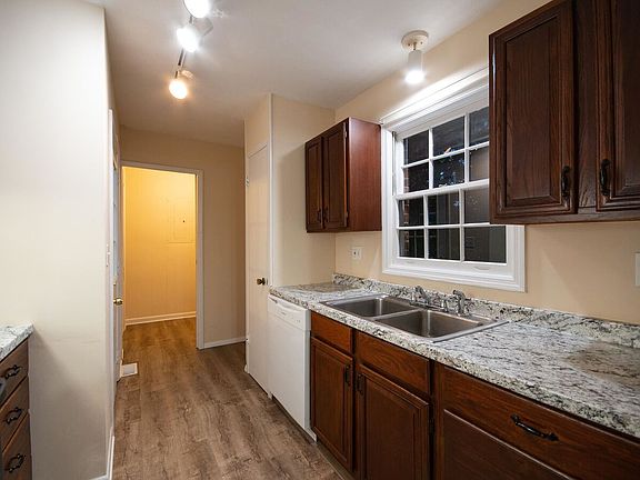 4th image of 2797 N Chicopee Drive N