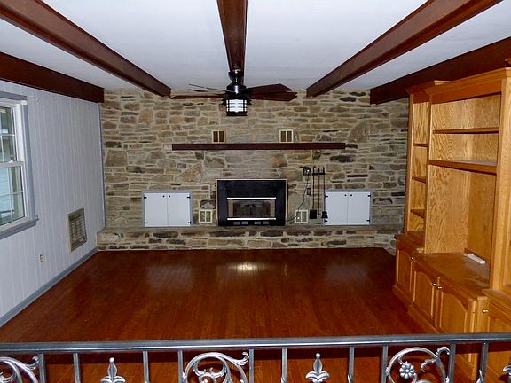 2nd image of 546 W Limestone Rd