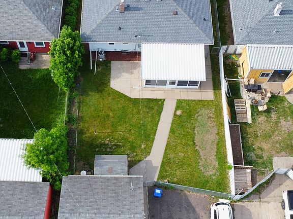 4th image of 1640 Montana Ave E