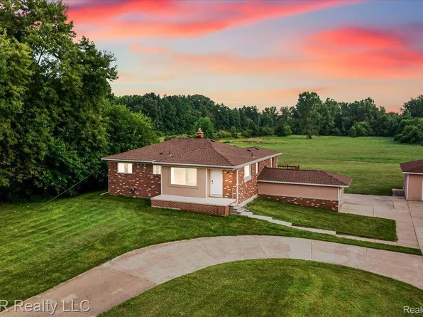 27771 West Rd, New Boston, MI 48164