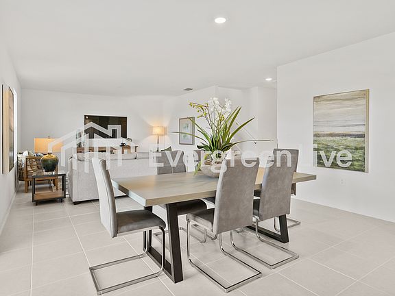 3rd image of 1631 Ellsworth Cir SW