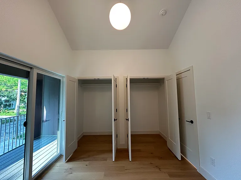 1003 E Washington St — Photo 29