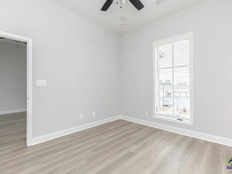 1013 Northside Dr — Photo 24