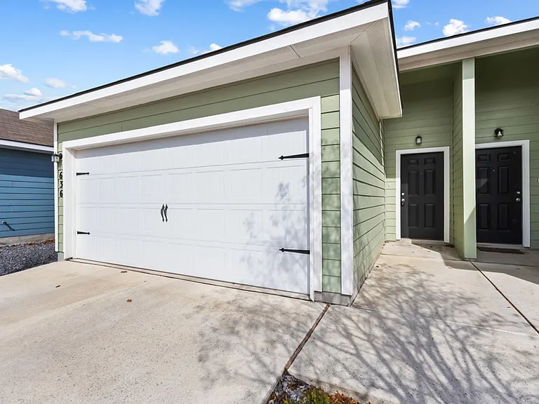 636 Heathers Way — Photo 3