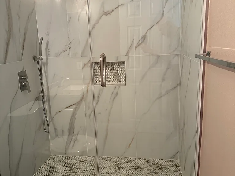 Expanded Primary bath.