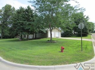 407 Elm Ave, Baltic, SD 57003