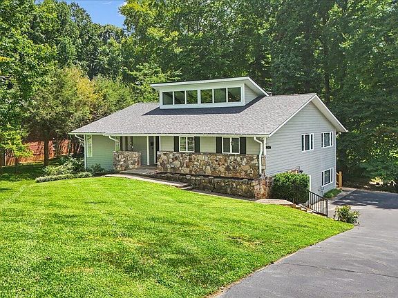 2nd image of 105 Dogwood Ln