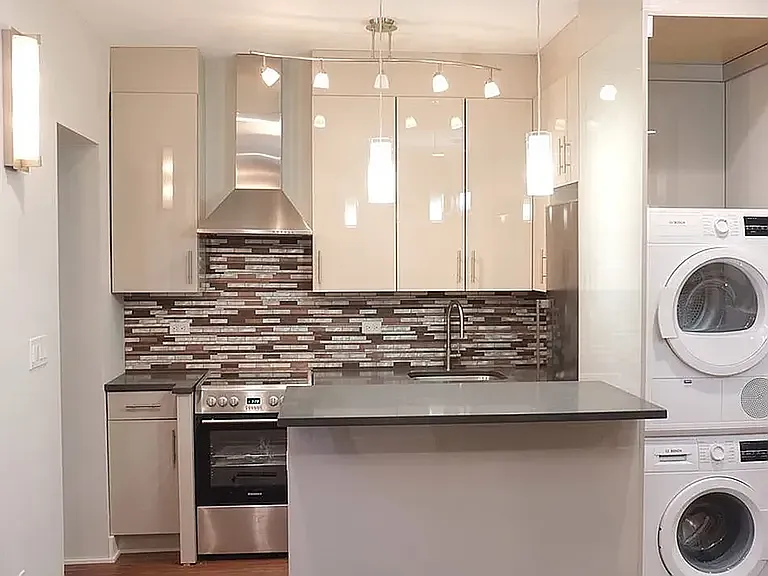 458 W 51st St #2 — Photo 3
